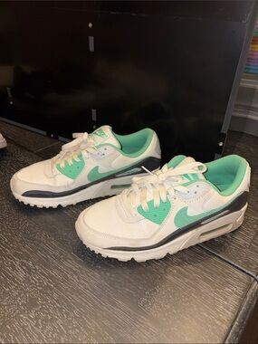 Nike White and Mint Green Low-Top Sneakers